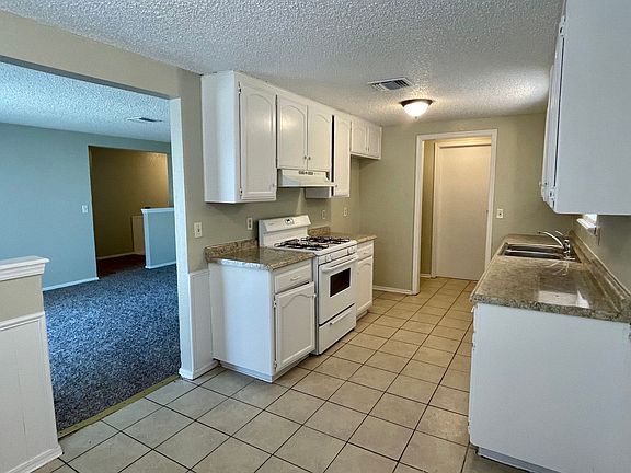 5th image of 4205 SE 49th St