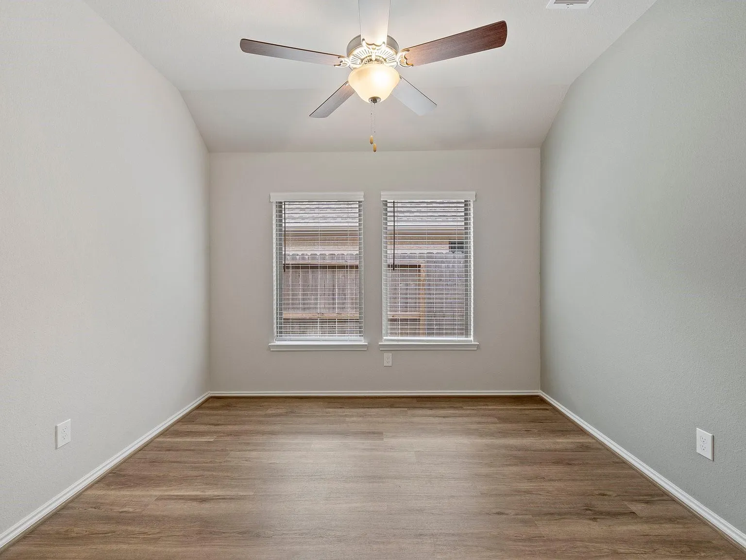 3 bed, 3.0 bath, 2071 sqft, $2,900 — Photo 4