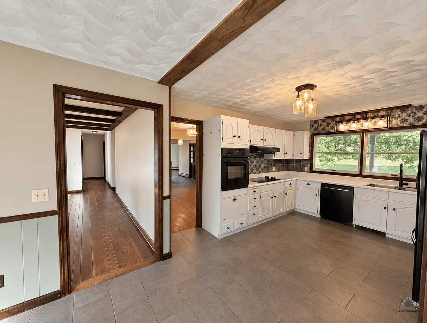 Spacious 4-Bedroom Home with 2-Car Garage — Photo 3