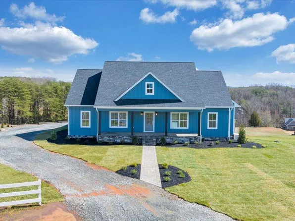 27 Smokehouse Rd, Moneta, VA 24121