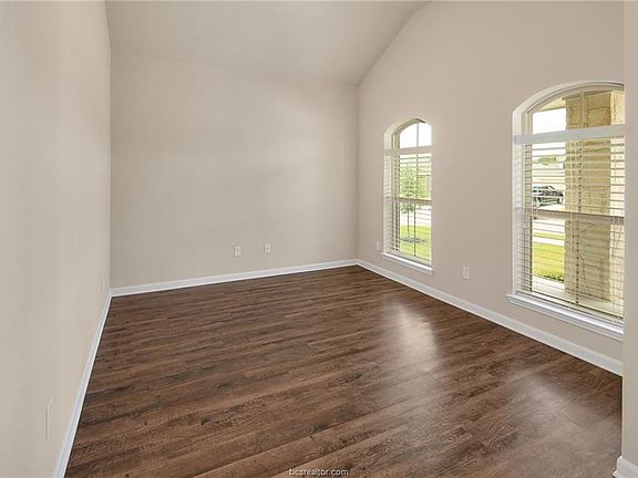 4th image of 2111 Stubbs Dr