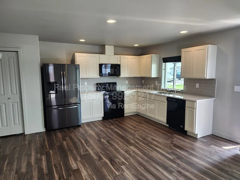 406 Dawson Ln — Photo 2
