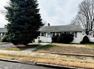 180 Elmwood St, Valley Stream, NY 11581