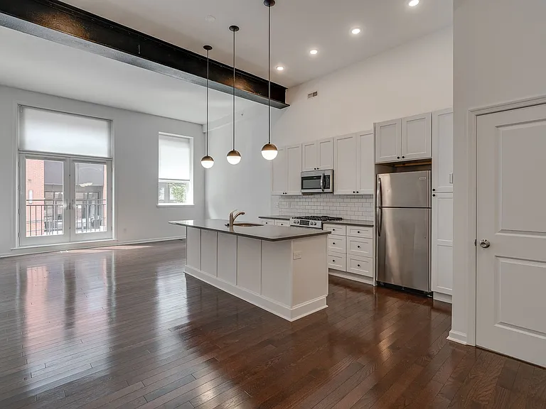 2737 Cambridge St — Photo 4