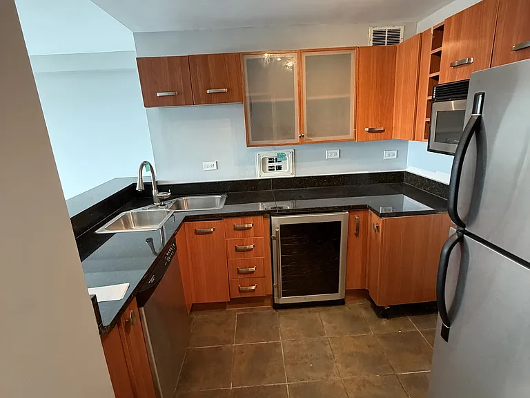 7337 S South Shore Dr #1 — Photo 2