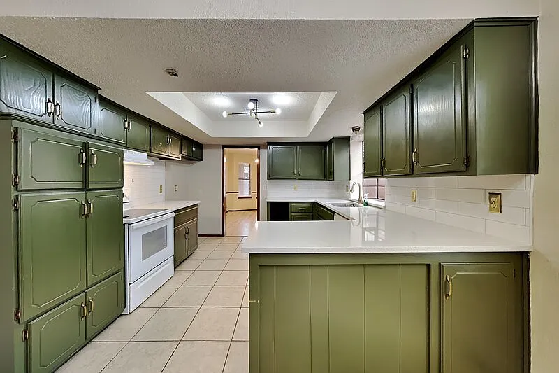 4 bed, 3.0 bath, 2050 sqft, $1,895 — Photo 4