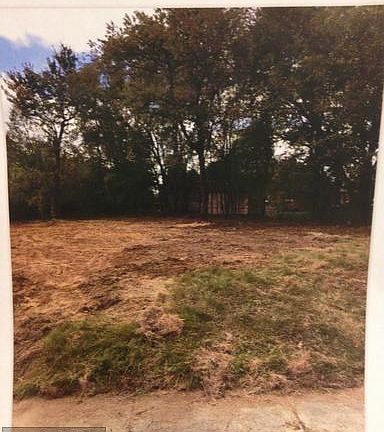 4th image of 1208 Crawford Dr