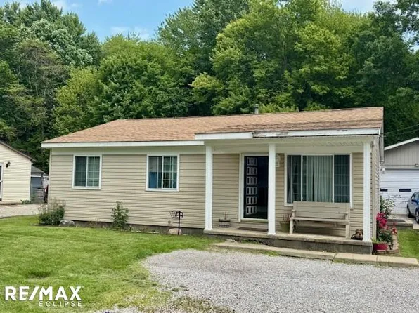 9475 Lakepointe Blvd, Algonac, MI 48001