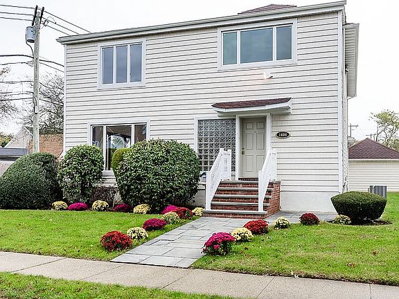 2nd image of 1606 Nelson Ct