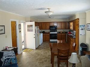 5th image of 409 W 26th St