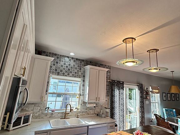 4th image of 5 Thornhill Dr