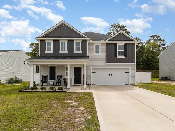 332 Hallow Oak St, Spring Lake, NC 28390