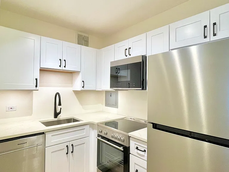 2400 N Lakeview Ave #508 — Photo 12