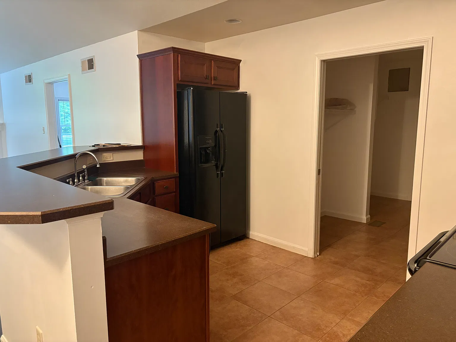 3 bed, 1700 sqft, $2,100 — Photo 4