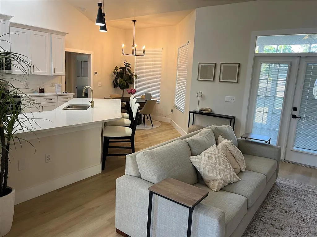 4 bed, 2.0 bath, 1480 sqft, $3,750 — Photo 3