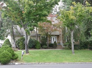 19 Schindler Dr N, Old Bridge, NJ 08857