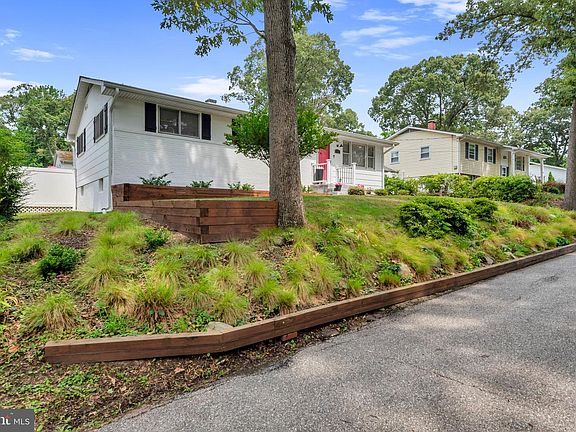 3rd image of 536 Manor Rd