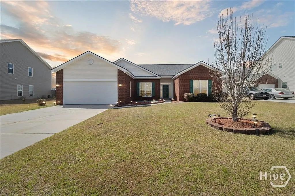 4 bed, 2.0 bath, 1924 sqft, $2,150 — Photo 1