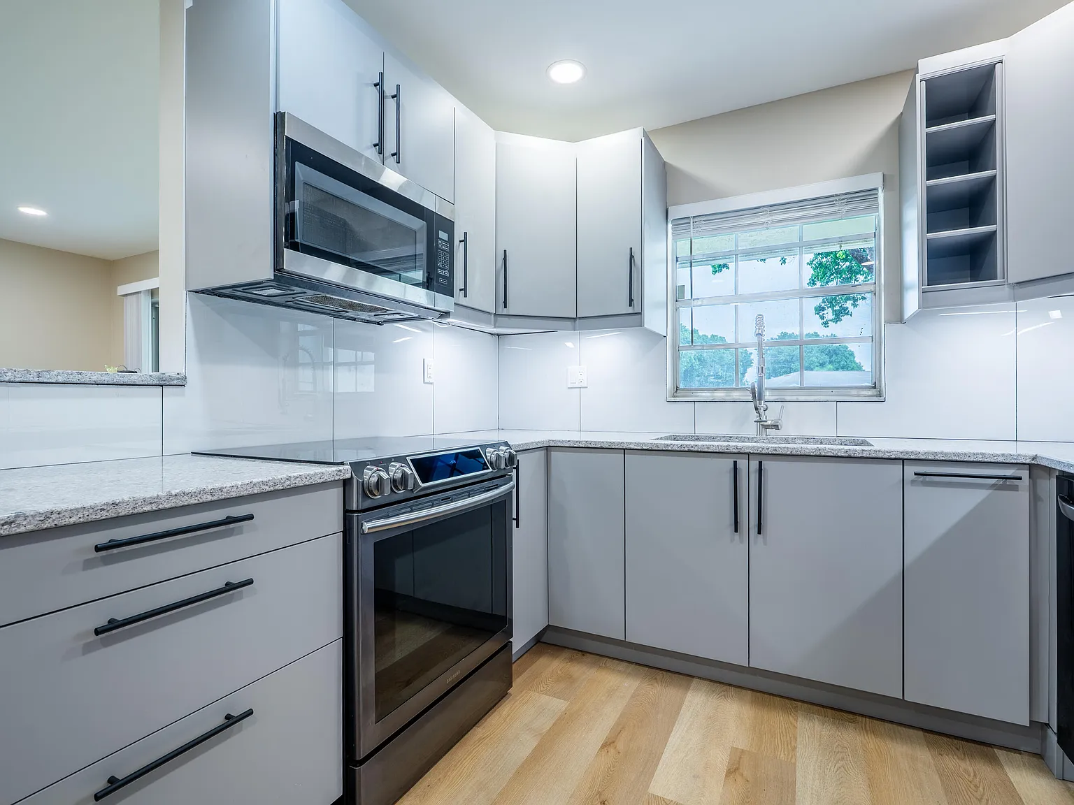 2 bed, 2.0 bath, 1186 sqft, $2,400 — Photo 4