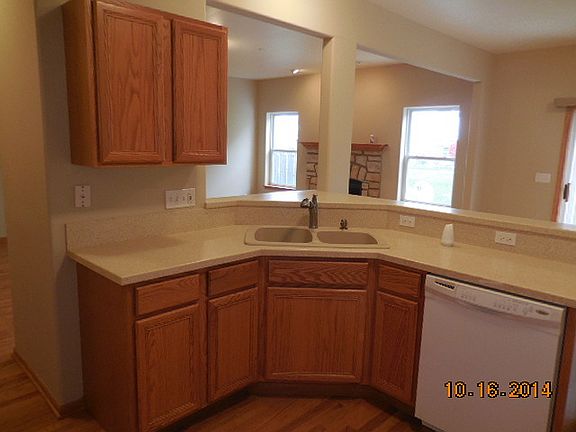 4th image of 753 River Walk Dr