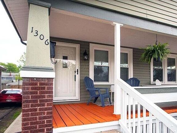 3rd image of 1306-1308 Wilson Ave #1306