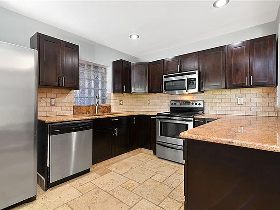 5th image of 305 E Jersey St