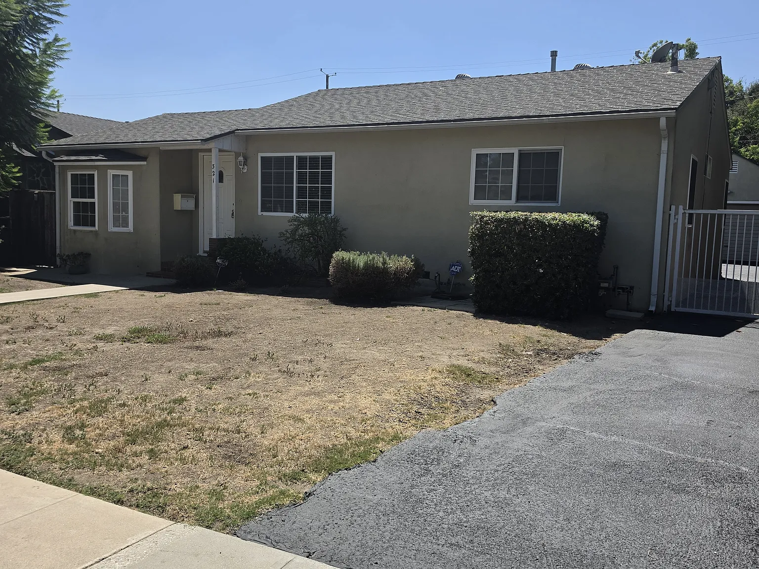 3 bed, 1172 sqft, $4,200 — Photo 3