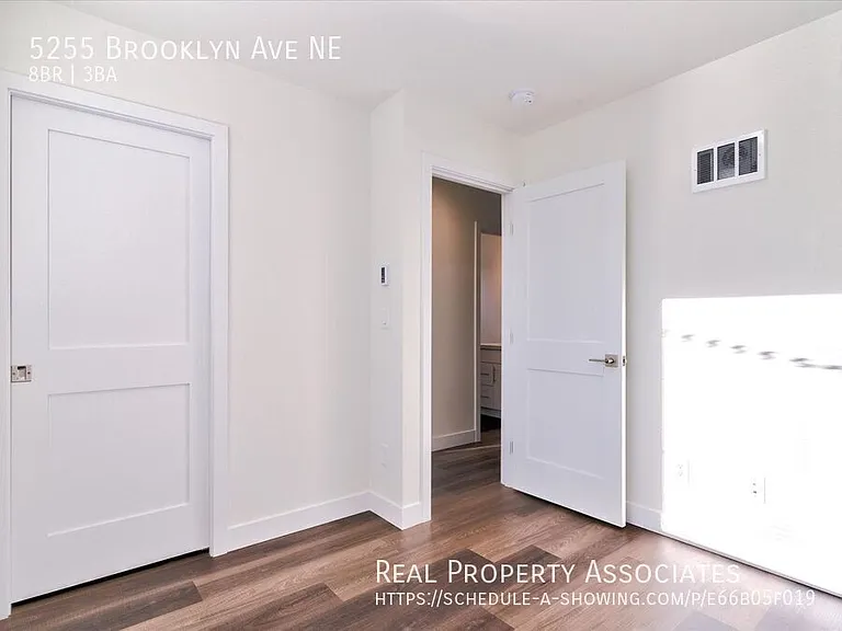5255 Brooklyn Ave NE — Photo 20