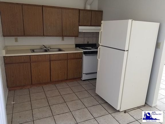 3rd image of 1020 E 24th St APT 2