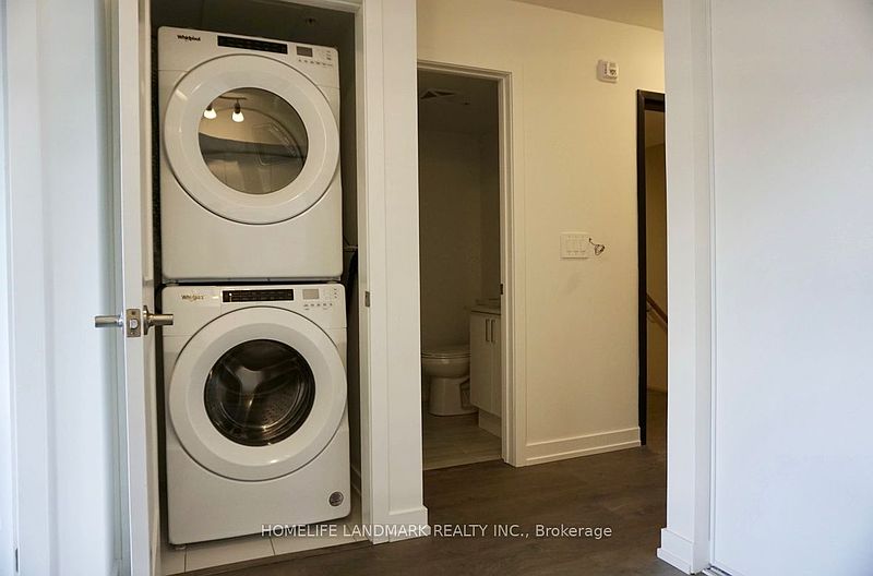 Toronto Townhouse for rent - 2 Bedrooms — photo 8