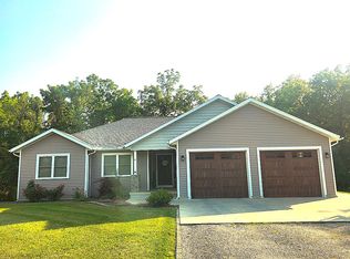 6 Lajean Dr, Altamont, IL 62411