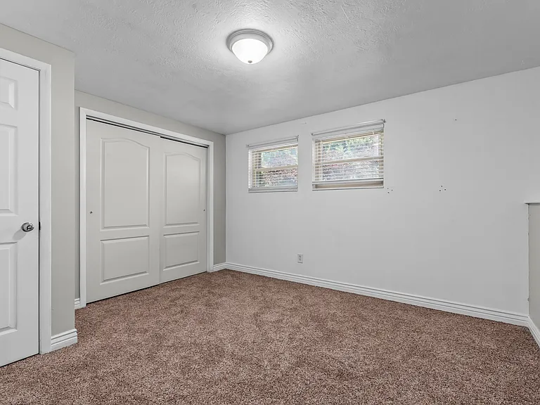 609 N 1050 W — Photo 8