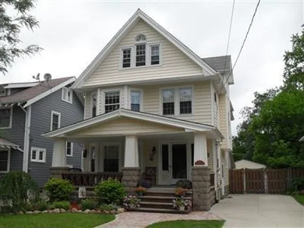 17010 Bradgate Ave photo 1