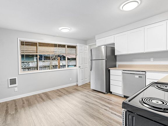 4th image of 1365 SE Cedar St APT 4