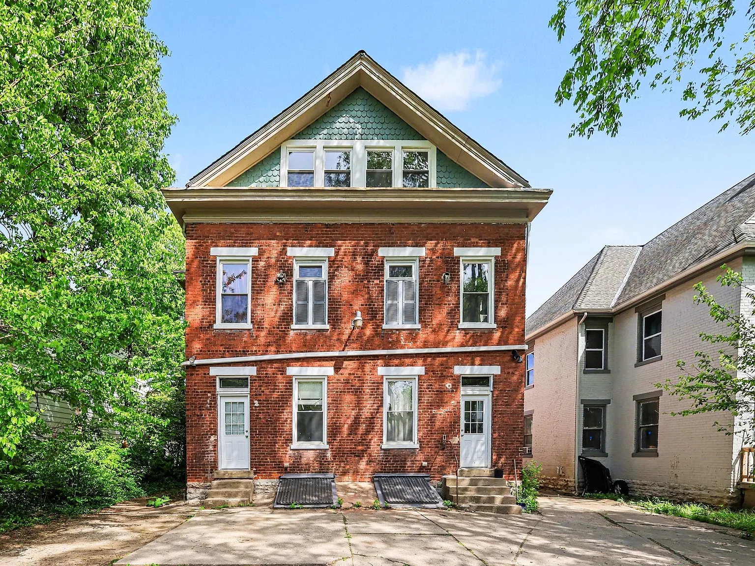 2 bed, 1.5 bath, $1,200 — Photo 1