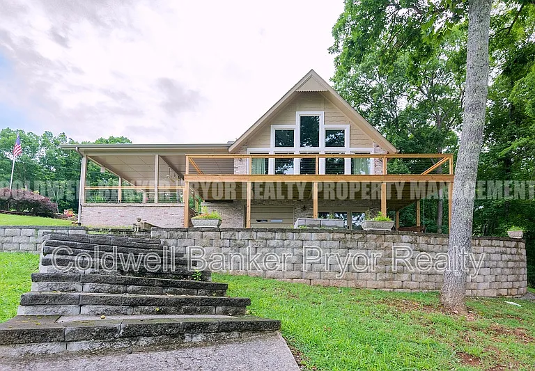 165 Lakeshore Ct — Photo 51