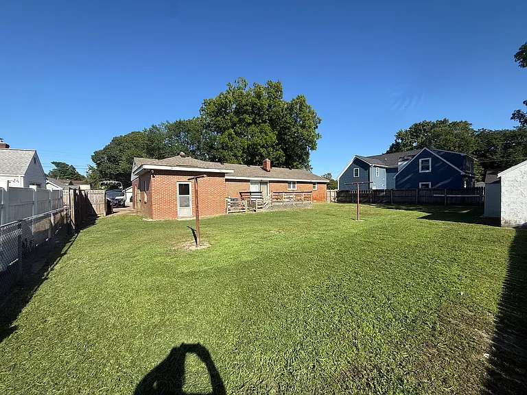 8015 Carlton St — Photo 5