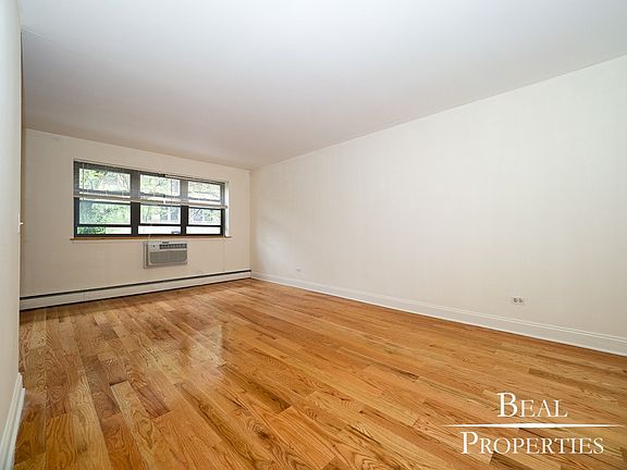 2nd image of 510 W Briar Pl APT 502