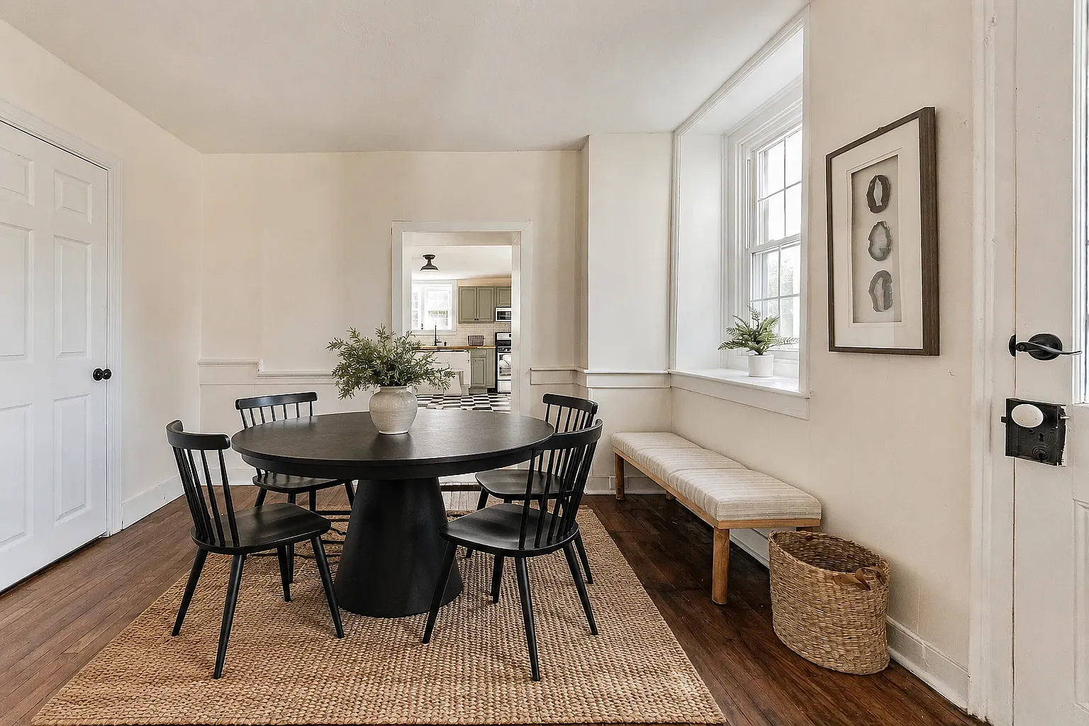 4 bed, 1.5 bath, 2600 sqft, $2,950 — Photo 3