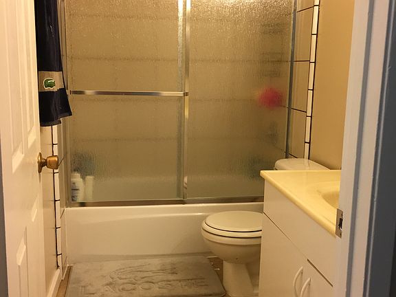 Full bath upstairs