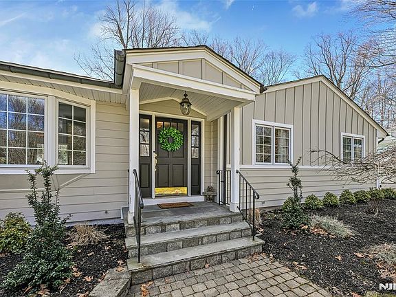 4th image of 619 Sargent Rd