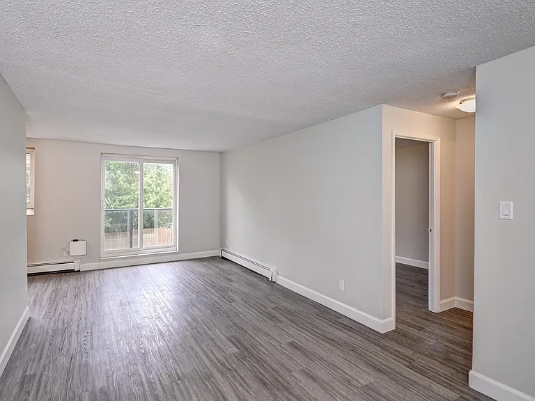 255 Belsyde Ave E — Photo 15