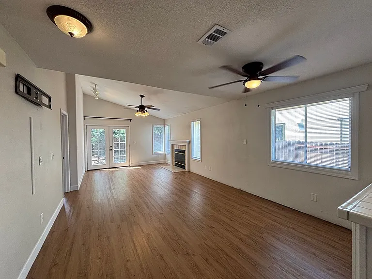 374 Aaron Cir — Photo 16