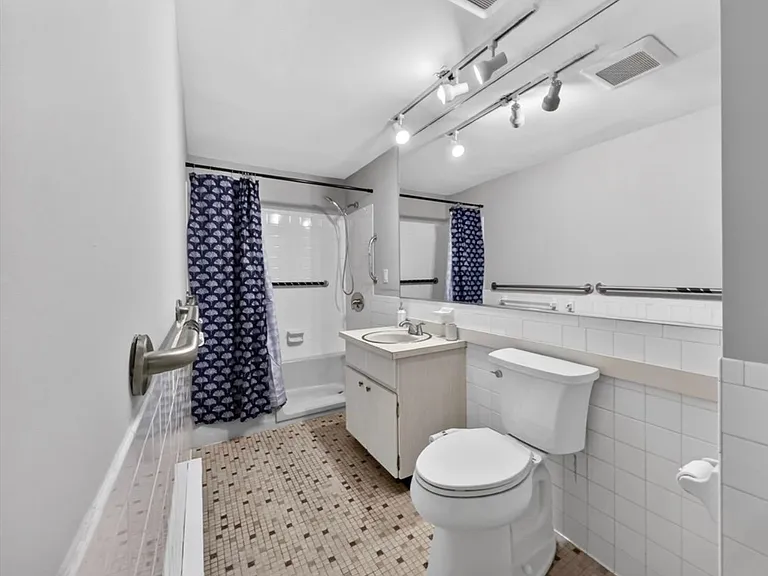 1321 Worcester Rd #506 — Photo 6