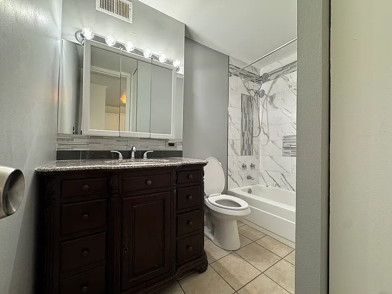 6700 S South Shore Dr #12E — Photo 8