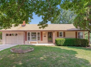 6806 W 73rd St, Overland Park, KS 66204