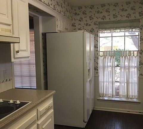 4th image of 3101 Fox Hill Dr