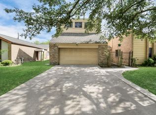 11527 Mulholland Dr, Stafford, TX 77477