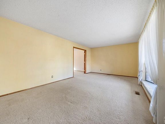5th image of 7 Oakbridge Dr