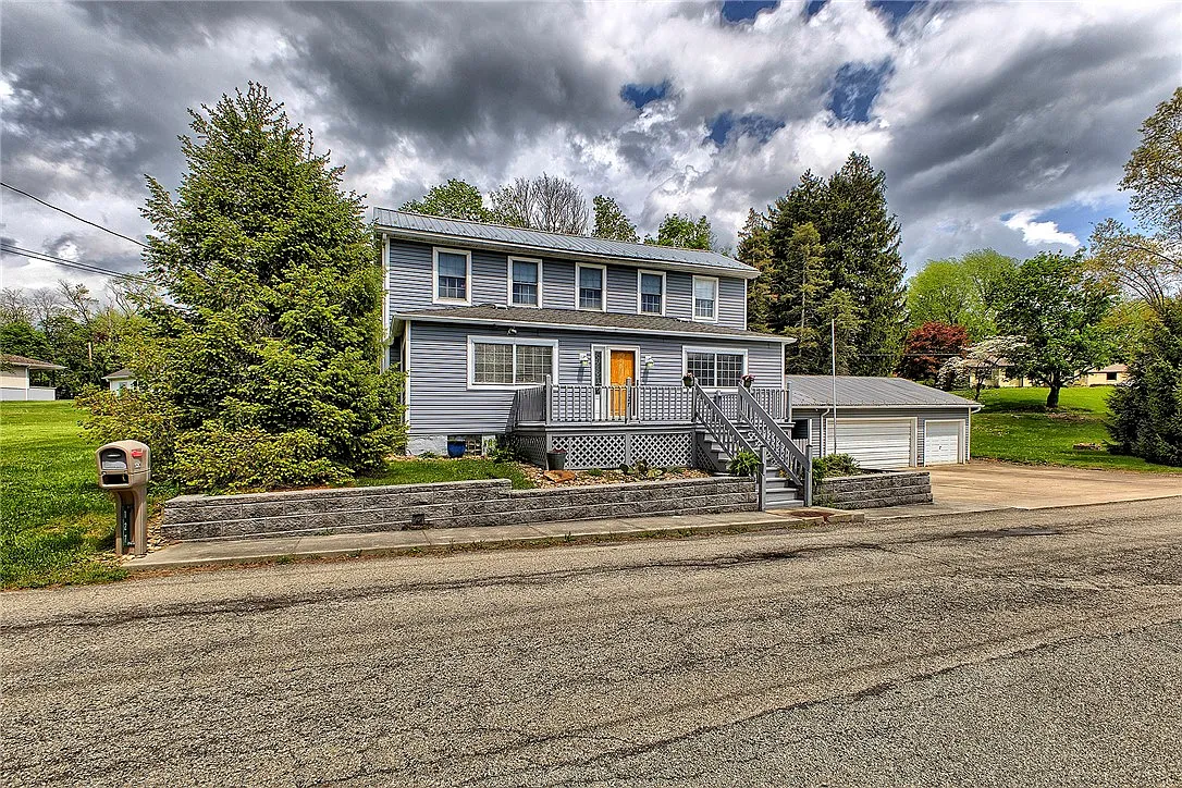 127 Herbert Ln photo 1